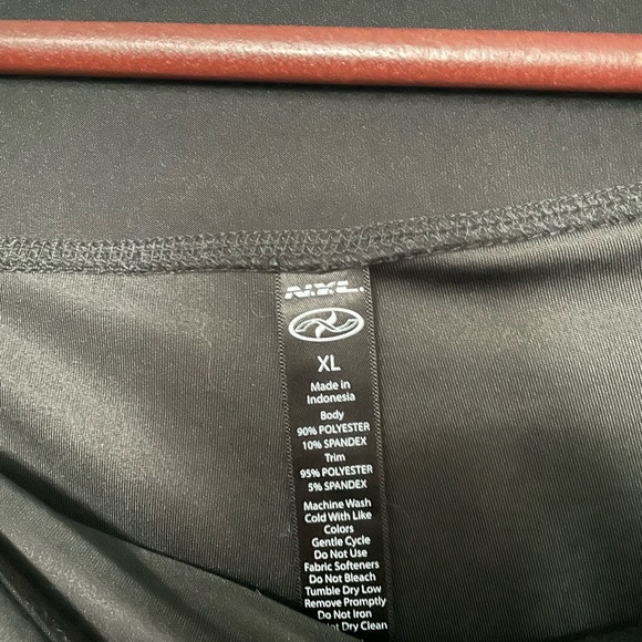 N.Y.L leggings 🌻🌻4 for $25 bundle🌻🌻 - Picture 2 of 3